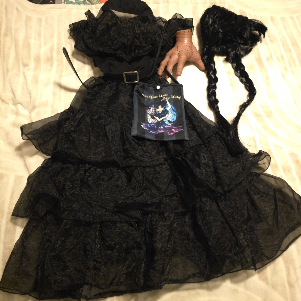EUC!! ✨️ Girls Wednesday Addams Full Costume w/ wig, purse, belt, dress & Thing!
